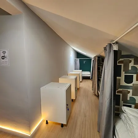 Aerostay ' Self Check-in אכסניה Moreira (Porto)