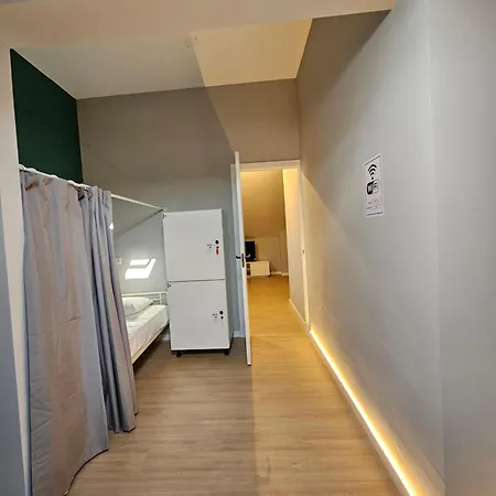 Aerostay ' Self Check-in אכסניה Moreira (Porto)