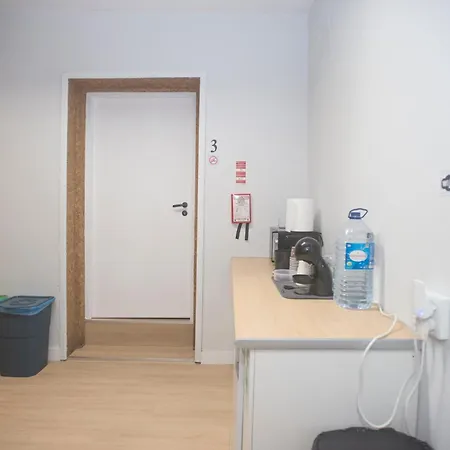 Aerostay ' Self Check-in אכסניה Moreira (Porto)
