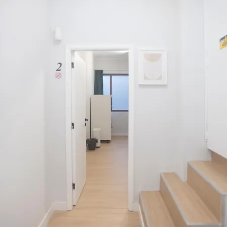 Aerostay ' Self Check-in אכסניה Moreira (Porto)