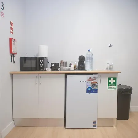 Aerostay ' Self Check-in אכסניה Moreira (Porto)