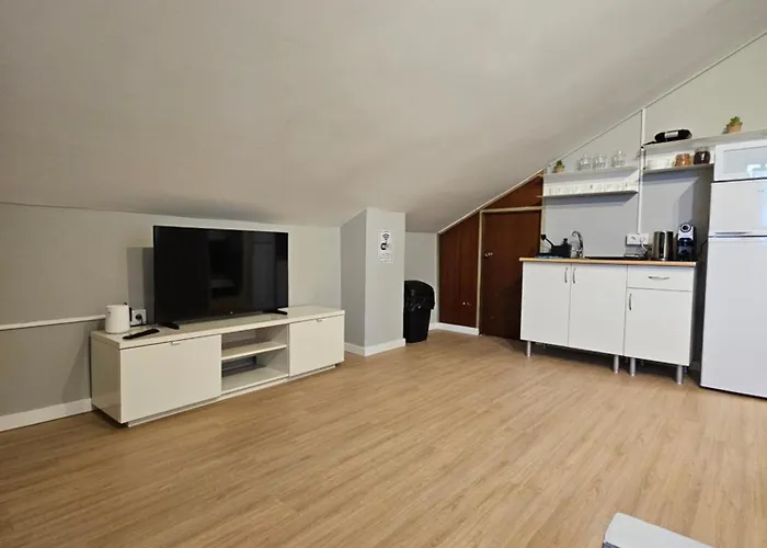 Aerostay Хостел